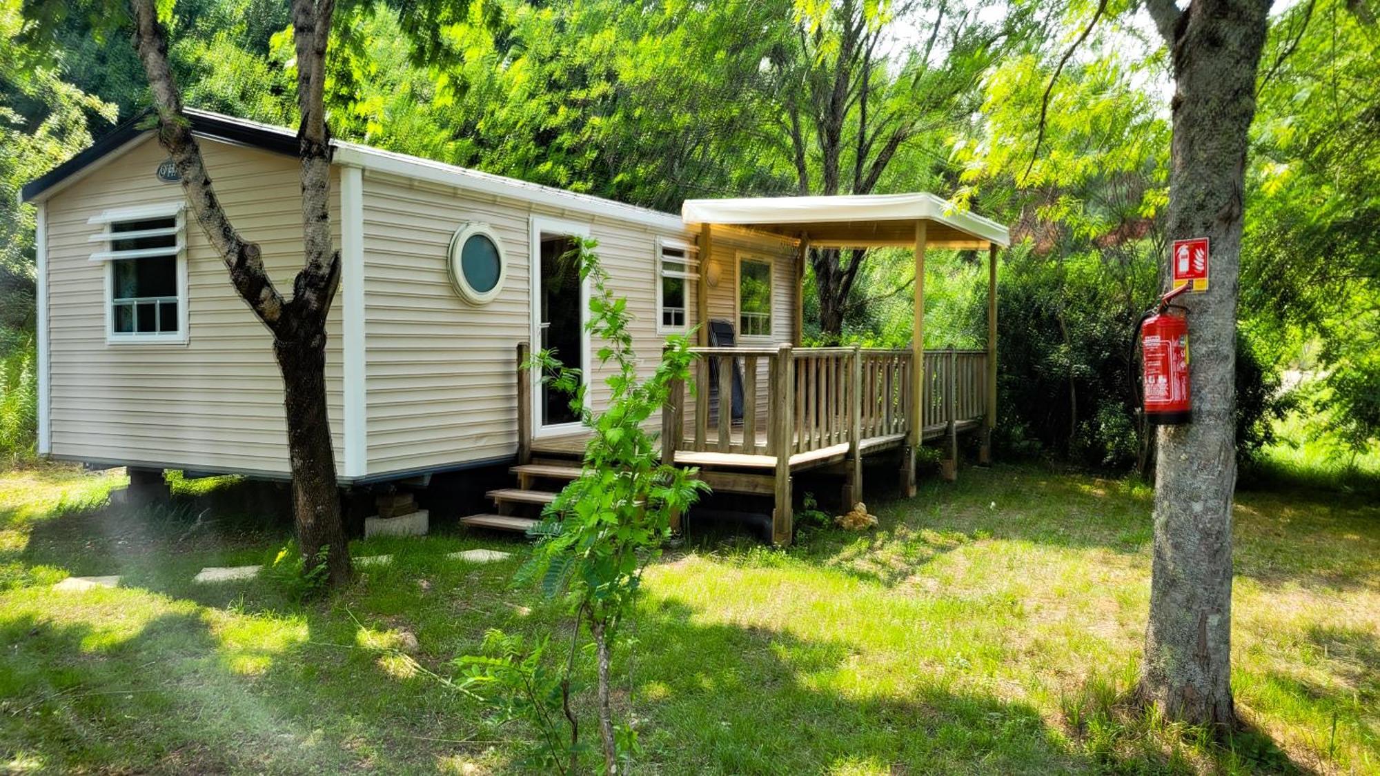 Camping Les Terrasses De Dordogne Rouffignac Saint-Cernin Exteriér fotografie